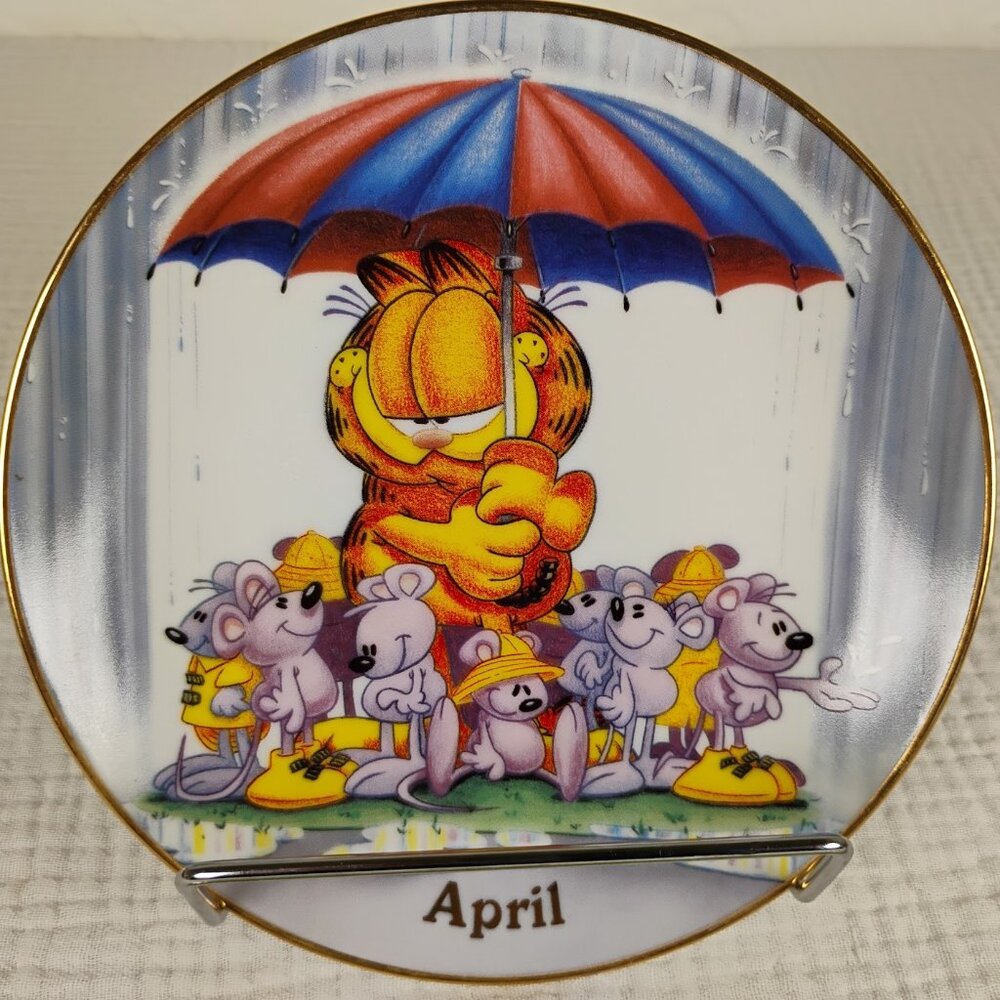 Vintage Garfield Calendar Plate April Paws Collectible